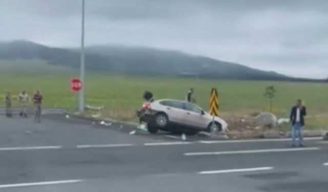 Sarıkamış’ta trafik kazası: 3 yaralı