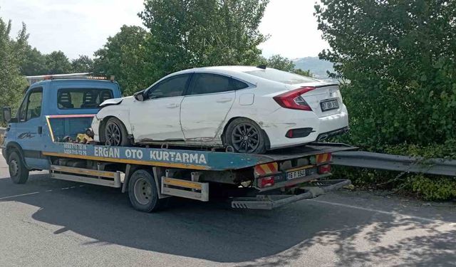 Kontrolden çıkan araç bariyere çarptı: 2’si çocuk 4 yaralı