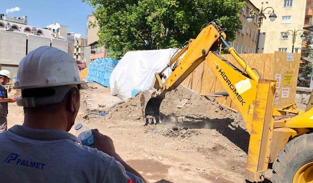 Doğalgaz borusu delindi, vatandaşlar büyük korku yaşadı