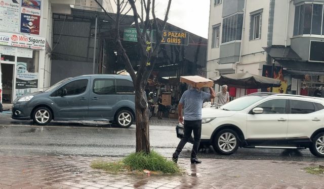 Iğdır'da kavurucu sıcakların ardından sağanak yağış etkili oldu