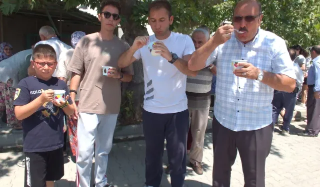 Balıkesir'de MHP'nin aşure hayrı ilgi gördü