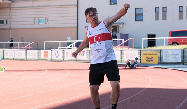 Down sendromlu milli atlet Emirhan Akçakoca'dan Avrupa Şampiyonası'nda 3 altın madalya