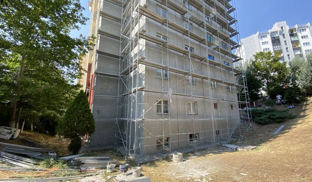 Eskişehir'de yüksekten düşen inşaat işçisi öldü