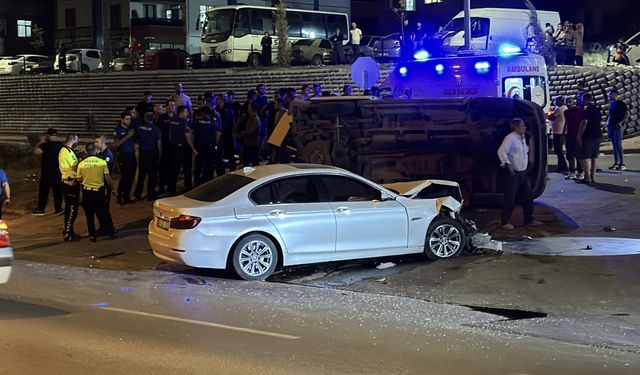 Kayseri'de otomobil ile minibüsün çarpıştığı kazada 9 kişi yaralandı