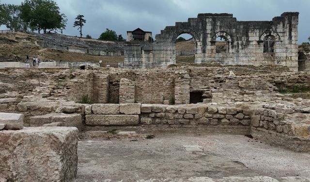 Tarihi Yunan Köprüsü'ne çevre düzenlemesi istiyorlar