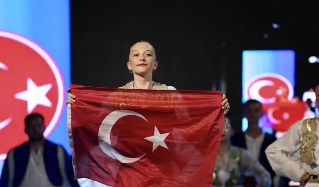 Bursa'da "Türk Dünyası Halk Oyunları Şöleni" düzenlendi