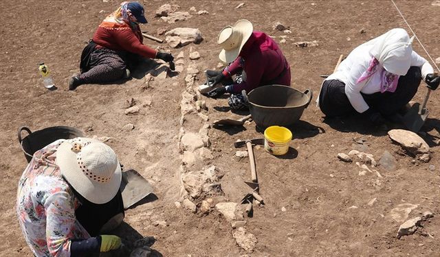 Diyarbakır'da 12 bin yıllık Çayönü Tepesi'nde dört yapı ve su kanalı bulundu