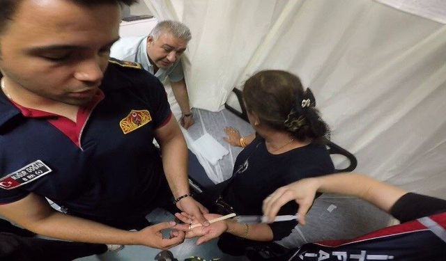 Parmağına sıkışan yüzük itfaiye ekiplerince çıkarıldı