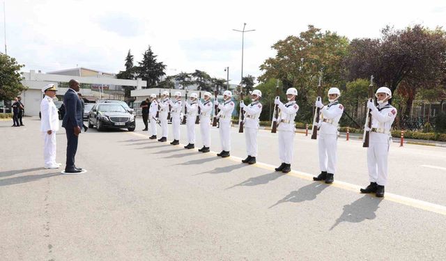 Gabon Cumhurbaşkanı Nguema, İstanbul Tersanesi Komutanlığı’nı ziyaret etti
