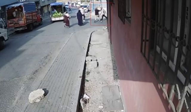 Avcılar’da husumetlisini "yan baktın" diyerek bıçaklayan şüpheli kamerada