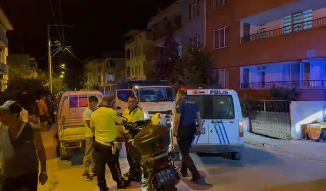 Kamyonetle gezerken polise yakalanan çocuk polis arabasına çarptı
