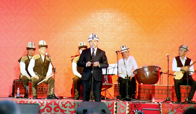 Türkiye'den İpek Yolu müzik topluluğu, Issık Göl'deki festivalde sahne aldı