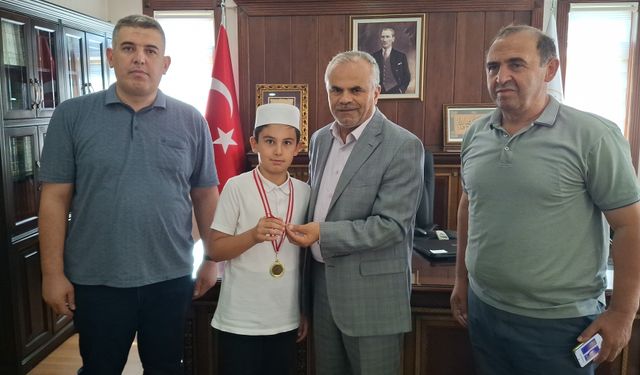 Ankara'da Kur'an-ı Kerim yarışmasının birincisi ödülünü Gazzeli çocuklara bağışladı