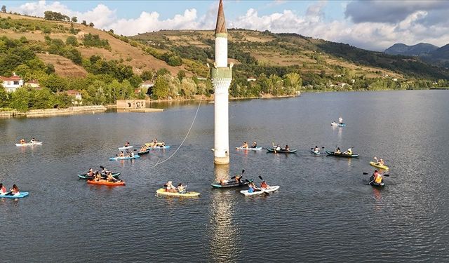 Samsun'da Batık Minare çevresi su sporları tutkunlarını ağırlıyor