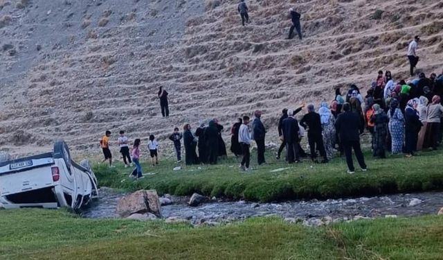 Van’da kamyonet uçuruma yuvarlandı: 6 yaralı