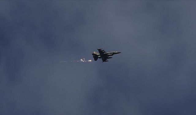 İsrail Yemen'in başkenti Sana'ya hava saldırısı düzenledi