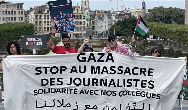 Brüksel'de uluslararası gazeteciler İsrail'in Gazze'de meslektaşlarını katletmesini protesto etti