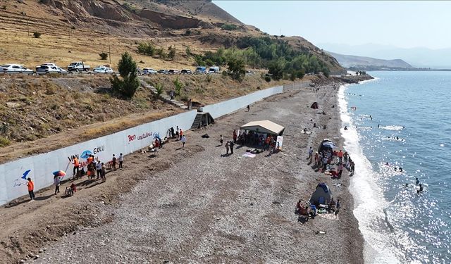 Doğaseverler, Van Gölü'ne ve Alzheimer hastalığına dikkati çekmek için etkinlik düzenledi