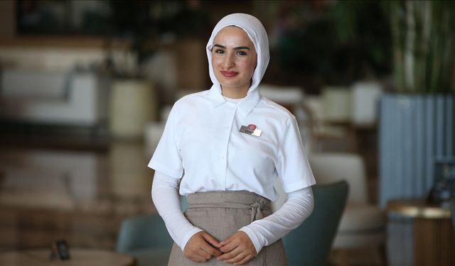 Babasının YKS çıkışında çiçekle karşıladığı öğrenci hayalindeki bölüme yerleşti