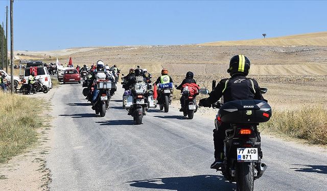 Motosiklet gönüllüleri, Büyük Taarruz'u "süvarinin izinden" giderek anıyor
