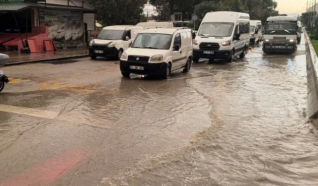 Kırıkkale'de sağanak su baskınlarına neden oldu