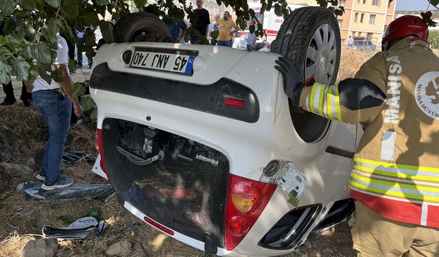 Otomobil tarlaya uçtu, sürücü ve torunu hafif yaralandı