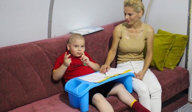 Kanserle mücadeleyi oğlunda kazanan anne kendi savaşında da galip gelmek istiyor