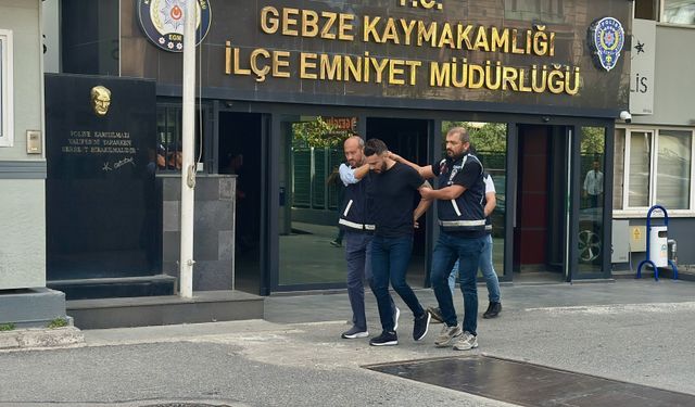 Aşırı hız nedeniyle kendisini uyaran babaya saldıran sürücü ile kardeşi adliyede