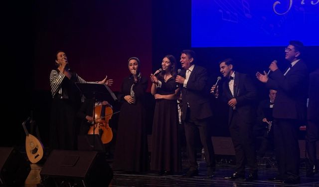 Bursa'da "Zeki Müren'i Anma Gecesi" düzenlendi