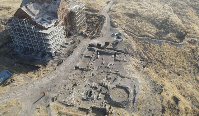 Ani'deki kazılarda Selçuklu dönemine ait kümbet bulundu