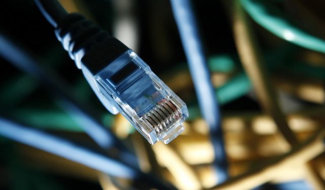 İnternet erişimine sahip girişimlerin yüzde 93,6'sı sabit hat bağlantısı kullandı