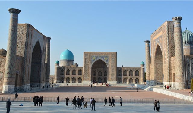 Özbekistan bağımsızlığının 34. yılını kutluyor