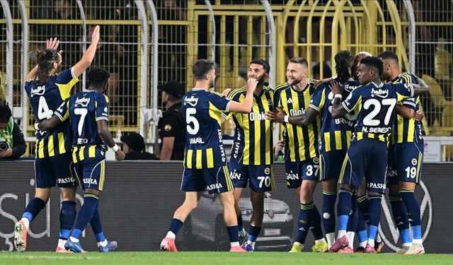 Tedesco yönetimindeki Fenerbahçe, Süper Lig'de yarın Trabzonspor karşısında