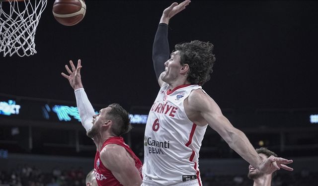 Türkiye-Yunanistan EuroBasket 2025 yarı final maçı 52 noktada dev ekrandan izlenecek
