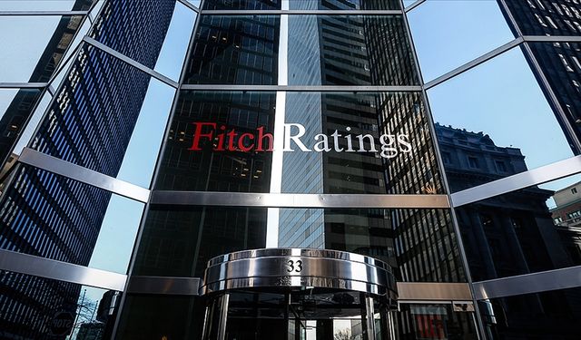 Fitch’in not indirimi Fransa’nın yeni hükümeti üzerinde baskıyı artırıyor
