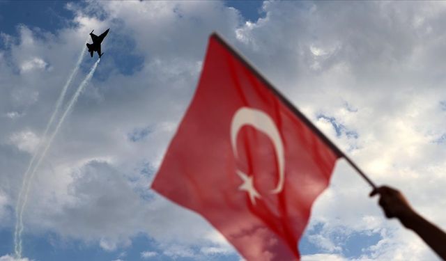SOLOTÜRK, Sivas Kongresi'nin 106. yıl dönümünde gösteri uçuşu gerçekleştirdi