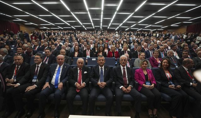 CHP'de Özgür Özel yeniden genel başkan seçildi