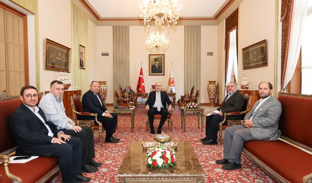 MHP'li Halil Öztürk ve beraberindeki heyetten TBMM Başkanı Kurtulmuş'a "Gazze" mektubu