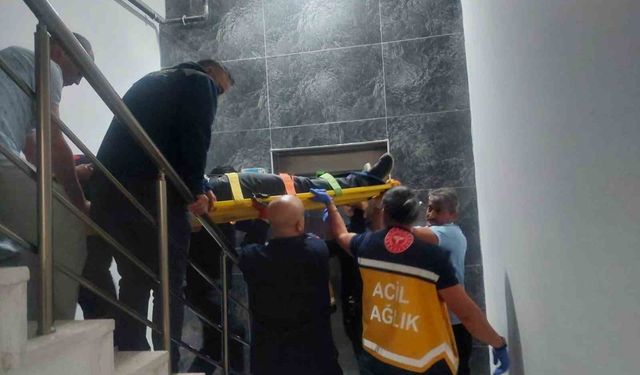 Karaman’da bir kat aşağıya düşen asansördeki şahıs yaralandı