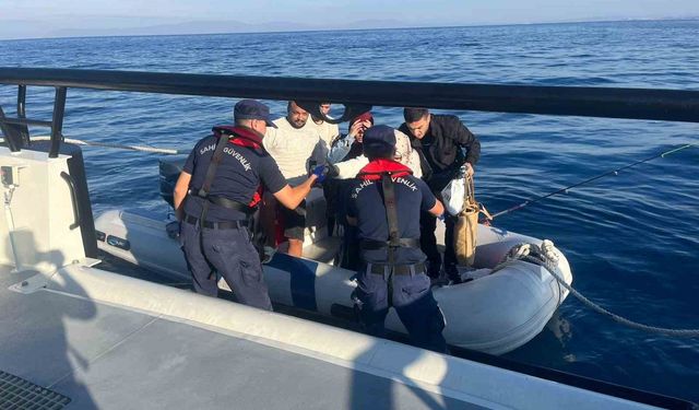 İzmir açıklarında 44 düzensiz göçmen yakalandı