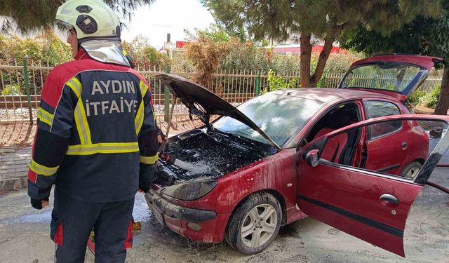 Otomobil seyir halindeyken dumanlar yükseldi