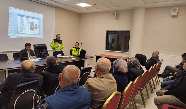 Altıntaş’ta okul servis sürücülerine trafik güvenliği ve servis hizmetleri eğitimi