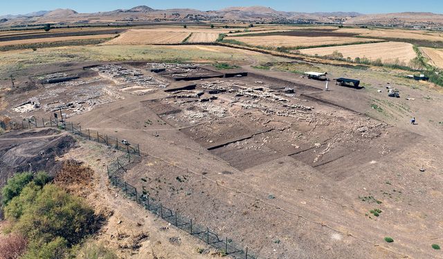 Diyarbakır'da Çayönü Tepesi'nde 8 mezar gün yüzüne çıkarıldı