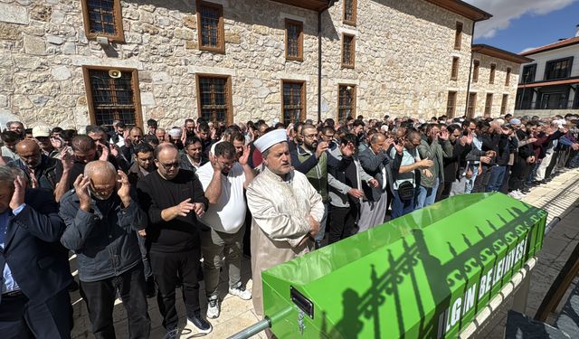 Konya'da trafik kazasında hayatını kaybeden öğretmenin cenazesi toprağa verildi