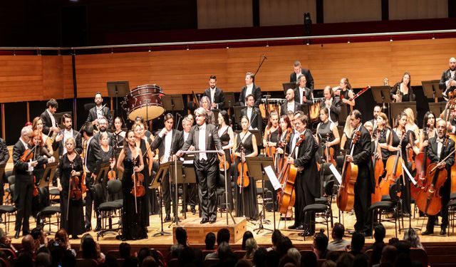 İzmir Devlet Senfoni Orkestrası sezonu "Beethoven" ve "Çaykovski"nin eserleriyle açtı