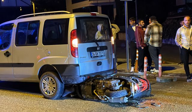 Düzce'de motor park halinde ki araca saplandı: 1 yaralı