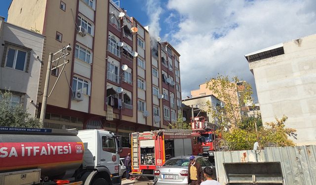 Bursa'da 6 katlı apartmanda yangın paniği