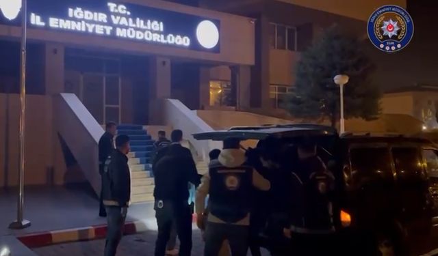 Iğdır’da kaçak 10 Afgan göçmen ve göçmenleri taşıyan 2 kişi yakalandı