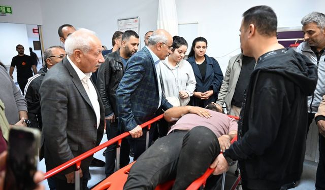 Malatya’da yol yapım ekibini taşıyan minibüs kaza yaptı: 4 yaralıa