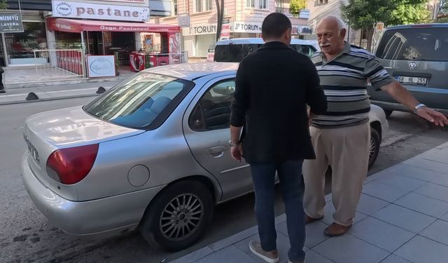 Yaşlı adamın park yerini unuttuğu aracını polis 2 dakikada buldu